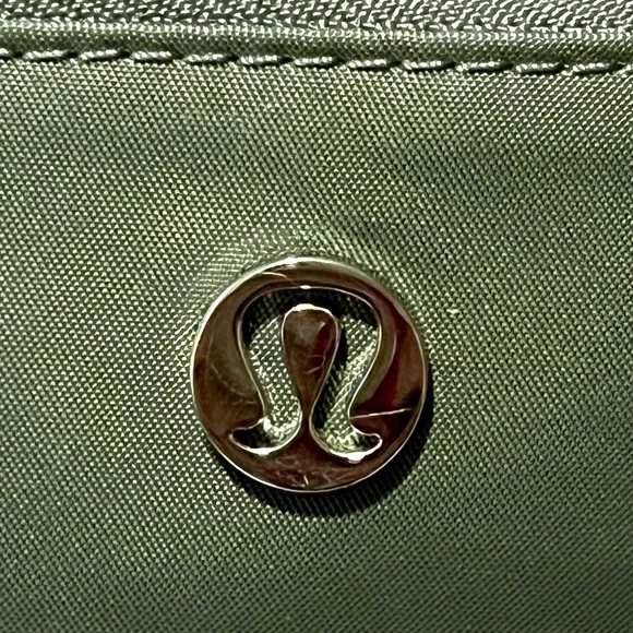 Lululemon Dual Pouch Grey Sage Green Wristlet Bag - Picture 15 of 16